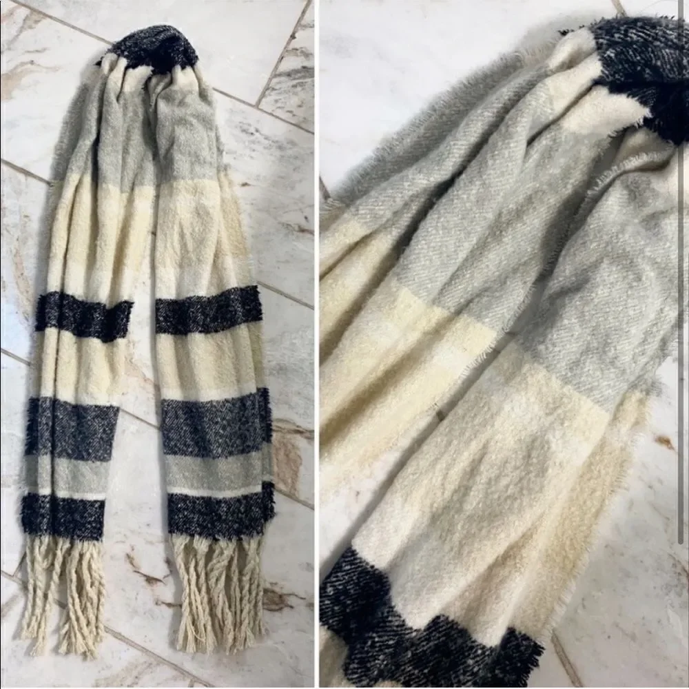 White  plaid scarf